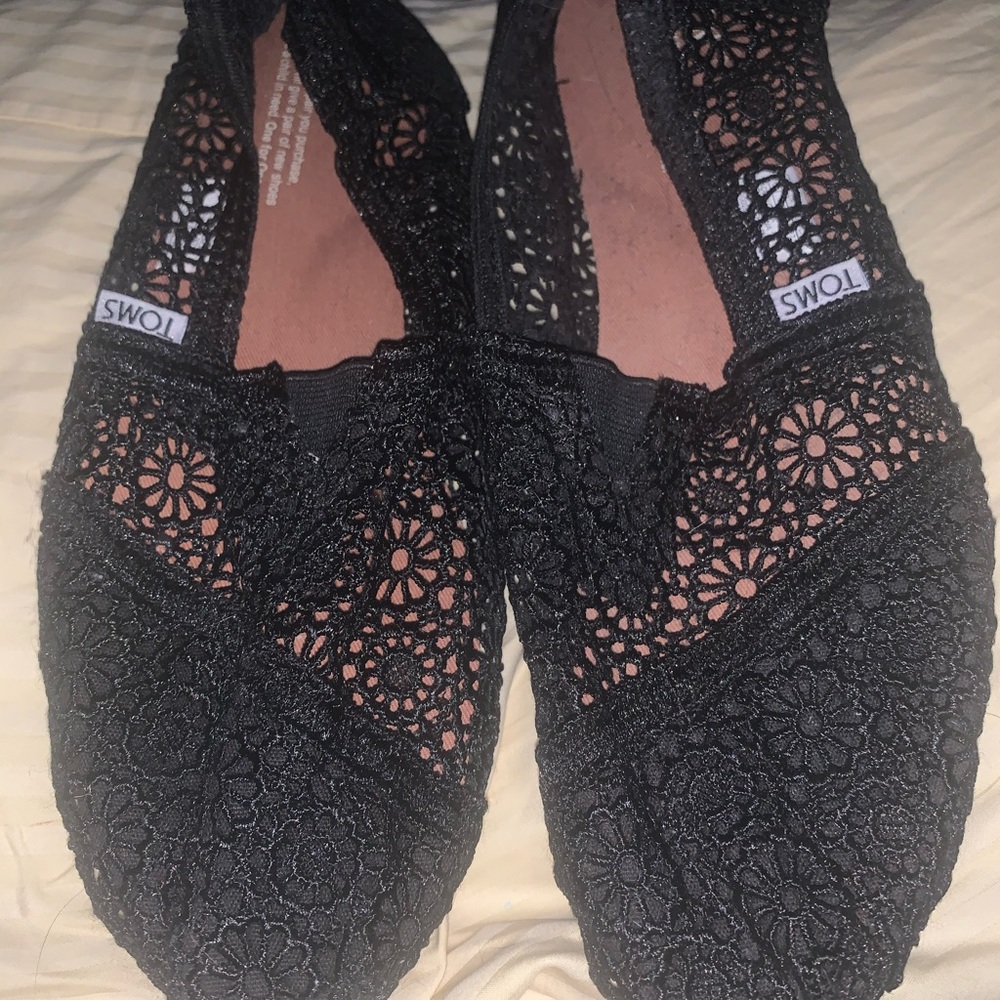 Like new Tom's crochet flat women's shoes